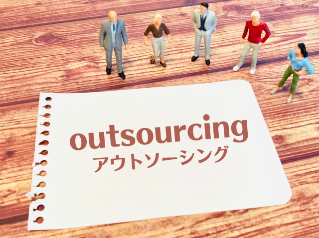 経理を外注する場合の料金はどのように決まるのか　費用を抑える方法とは